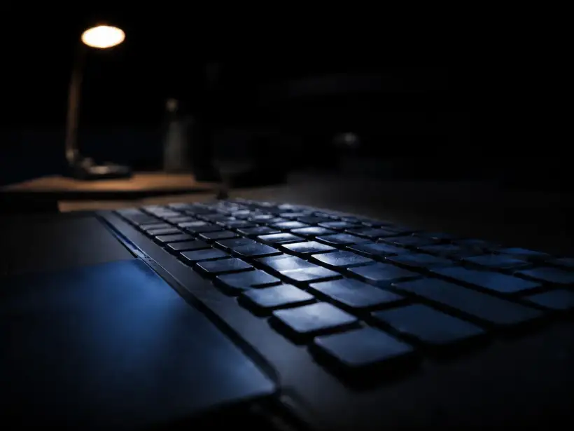 Cover image for Viruses, pop-ups and scams: how to tell, and what to do